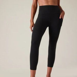 Athleta Salutation Stash Capri - Black - Medium